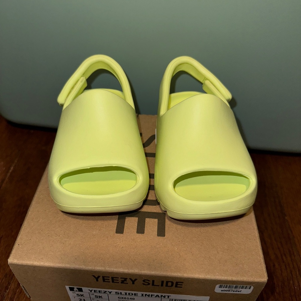 Toddler Yeezy slides